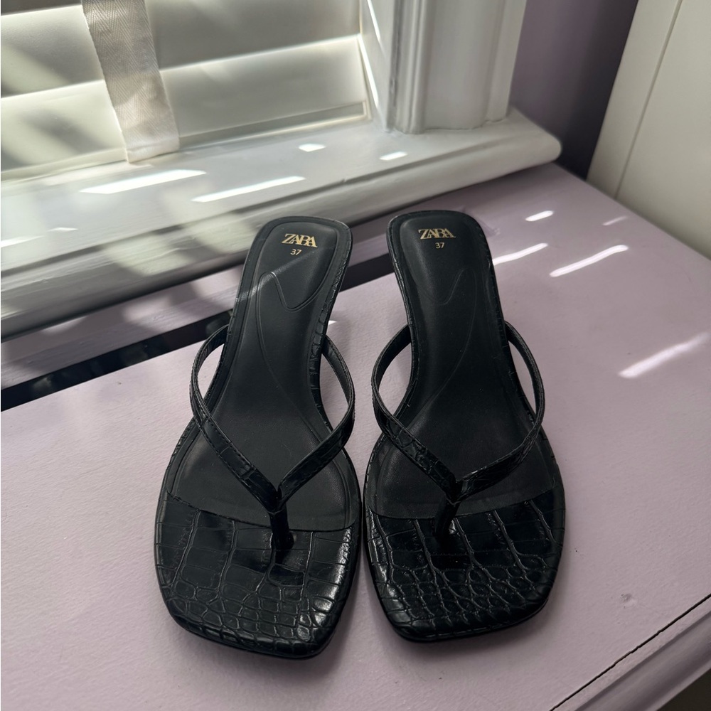 Zara Flip Flop Kitten Heels Size 37 (6.5)